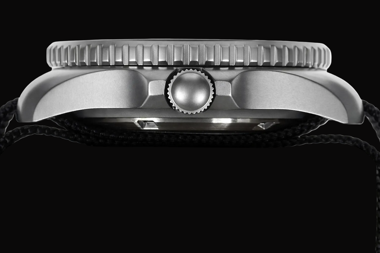 MWC Ltd Edition 1999-2001 Pattern Quartz Day/Date Military Divers Watch with Stainless Steel Case and Sapphire Crystal