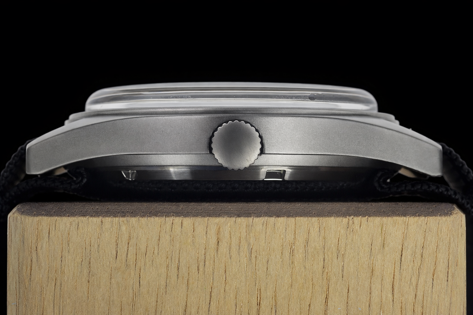 W10 1960s Pattern  Military Watch with Plexiglass Crystal and Handwound Mechanical Movement